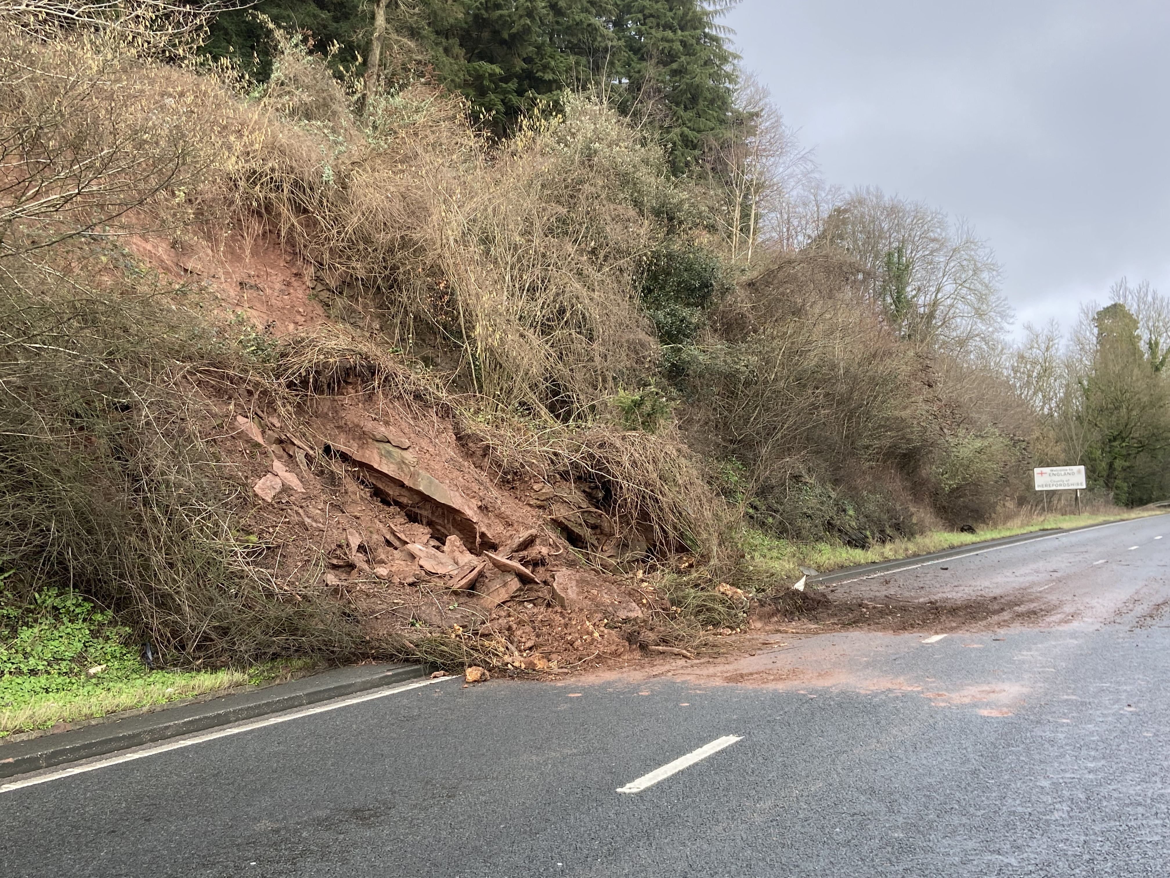 A40 eastbound lane near Monmouth finally reopened